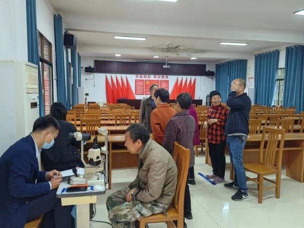 望城区泉丰村：为民办实事   眼科检查暖民心