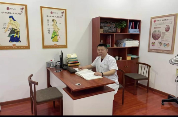 大医精诚 厚德怀仁 ——用心用情传递健康与关怀的理疗师梅振斌