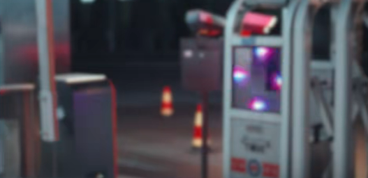 假冒国安“接管”公园，荒唐闹剧触犯了哪些法律？