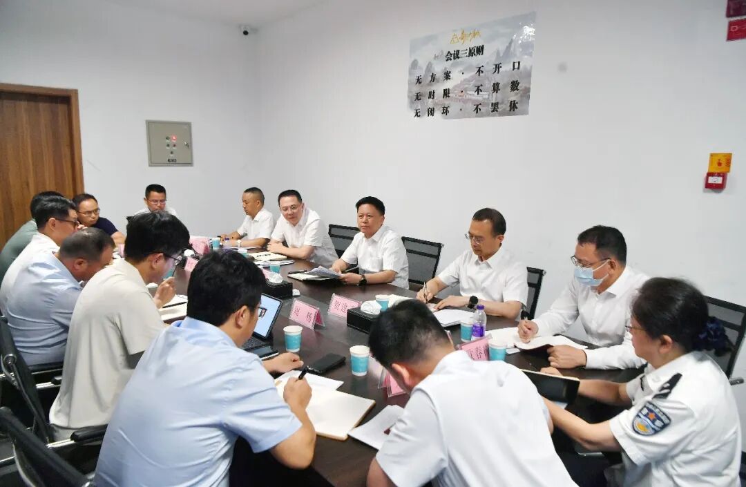 贺辉调研奇幻大庸城项目推进情况并检查安全工作