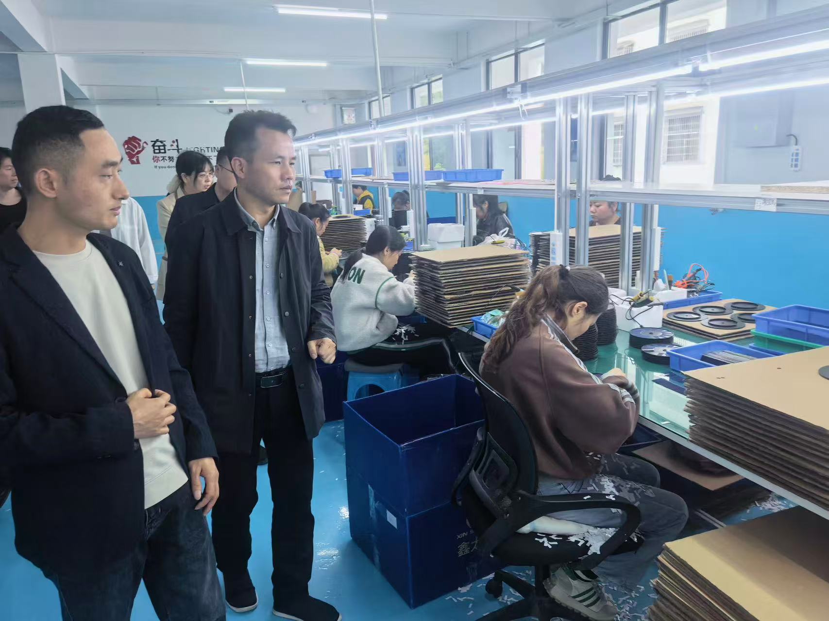 金融活水浇灌文旅沃土 惠企服务擦亮金色名片——张家界金融监管分局深入推进“企业服务年”行动
